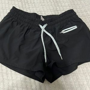 Vuori clementine shorts. Xs black